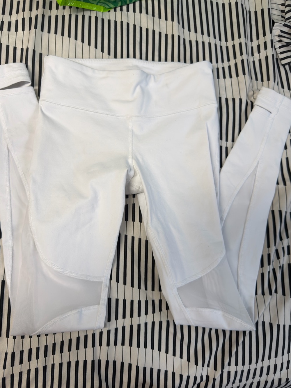 ALO Yoga White High-Rise Leggings with Subtle Logo